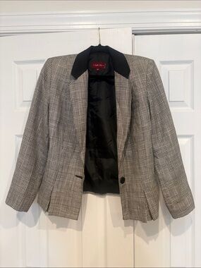 Suits LTD Vintage Plaid Blazer with Contrasting Black Collar
